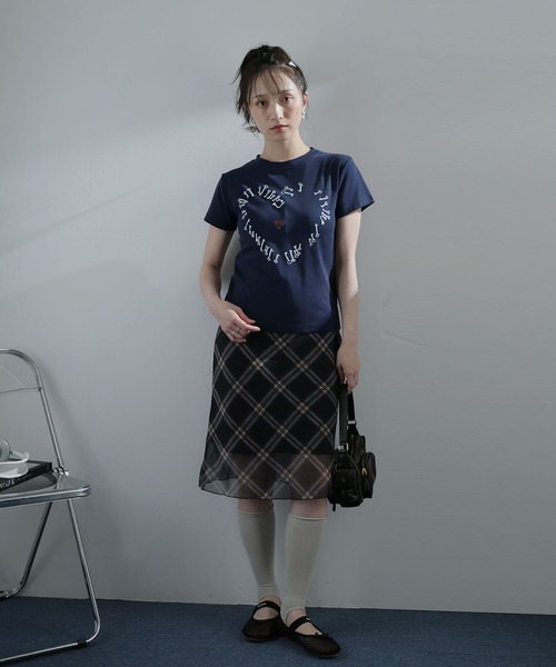 Ulysses（ユリシス）の「ハートモチーフクルーネックTシャツ（Tシャツ/カットソー・レディース・ホワイト/ネイビー・M/S）」の4枚目の写真