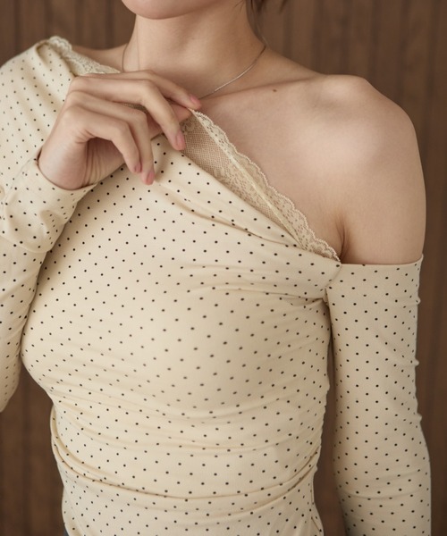 krahe(クレーエ)の「レースドッキングドット柄オフショルダートップス(Tシャツ/カットソー・レディース・ブラック/ベージュ・FREE)」の13枚目の写真