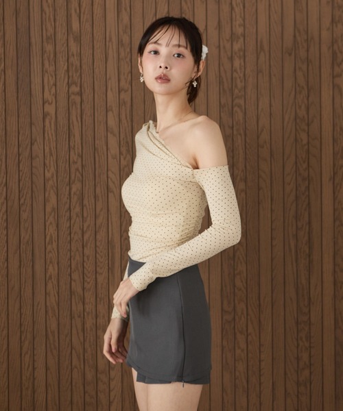 krahe(クレーエ)の「レースドッキングドット柄オフショルダートップス(Tシャツ/カットソー・レディース・ブラック/ベージュ・FREE)」の5枚目の写真