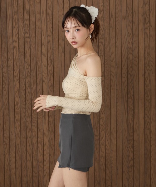 krahe(クレーエ)の「レースドッキングドット柄オフショルダートップス(Tシャツ/カットソー・レディース・ブラック/ベージュ・FREE)」の6枚目の写真