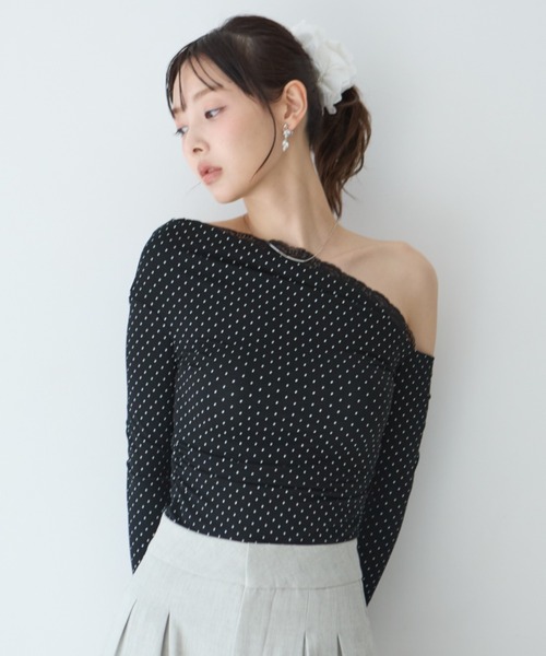 krahe(クレーエ)の「レースドッキングドット柄オフショルダートップス(Tシャツ/カットソー・レディース・ブラック/ベージュ・FREE)」の9枚目の写真