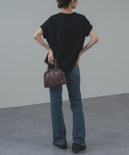 ANNA LUNA(アンナルナ)の「【ANNA LUNA】パールボタン が映える 上品 スキッパー 半袖 トップス(Tシャツ/カットソー・レディース・ブラック/ネイビー・MEDIUM)」の5枚目の写真