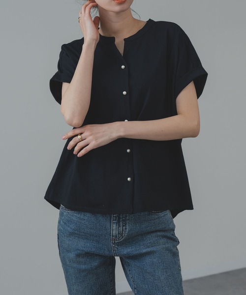 ANNA LUNA(アンナルナ)の「【ANNA LUNA】パールボタン が映える 上品 スキッパー 半袖 トップス(Tシャツ/カットソー・レディース・ブラック/ネイビー・MEDIUM)」の14枚目の写真