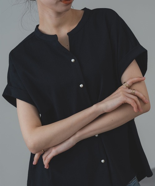 ANNA LUNA(アンナルナ)の「【ANNA LUNA】パールボタン が映える 上品 スキッパー 半袖 トップス(Tシャツ/カットソー・レディース・ブラック/ネイビー・MEDIUM)」の16枚目の写真