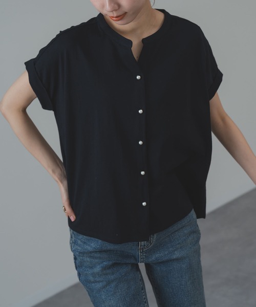 ANNA LUNA(アンナルナ)の「【ANNA LUNA】パールボタン が映える 上品 スキッパー 半袖 トップス(Tシャツ/カットソー・レディース・ブラック/ネイビー・MEDIUM)」の15枚目の写真