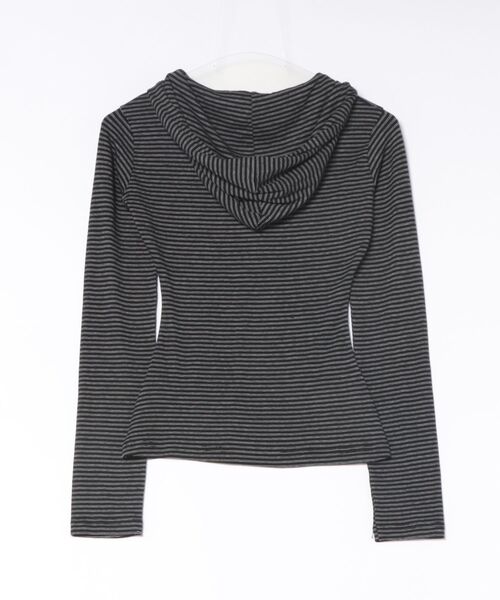 Never mind the XU / Chikashitsu+(ネバーマインド ザ エックスユー / チカシツプラス)の「【nmtc+】border tight hoodie / 【エヌエムティーシープラス】ボーダータイトフーディフード付き長袖Tシャツ(Tシャツ/カットソー・レディース・グレー/ブラック・ONE SIZE)」の3枚目の写真