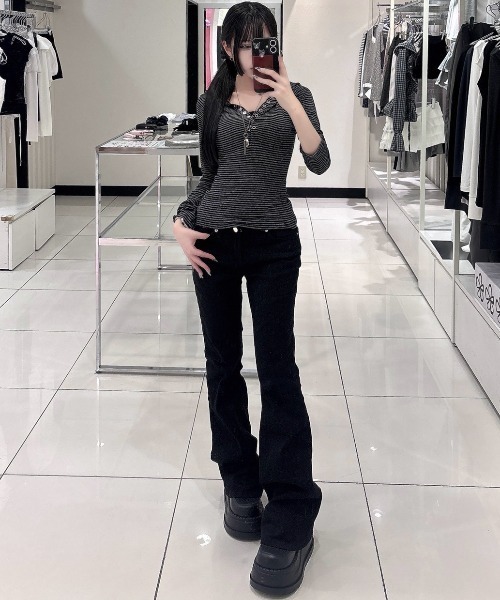 Never mind the XU / Chikashitsu+(ネバーマインド ザ エックスユー / チカシツプラス)の「【nmtc+】border tight hoodie / 【エヌエムティーシープラス】ボーダータイトフーディフード付き長袖Tシャツ(Tシャツ/カットソー・レディース・グレー/ブラック・ONE SIZE)」の6枚目の写真