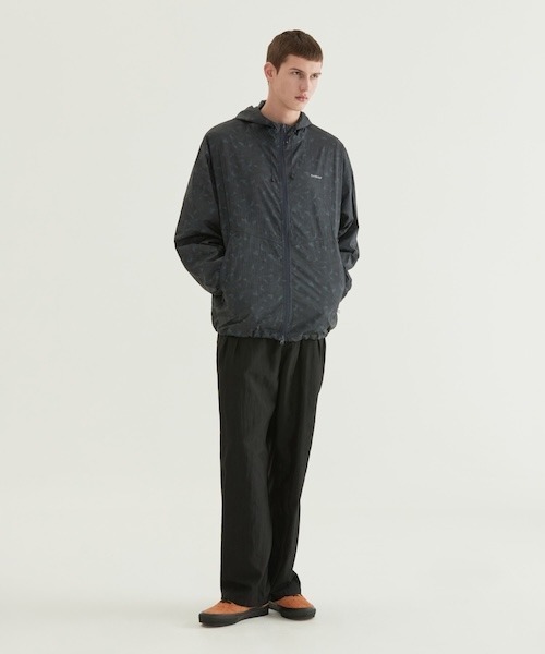 COVERNAT(カバーナット)の「SEMI-WIDE FLUID EASY PANTS(その他パンツ・メンズ・ネイビー/チャコールグレー/ブラック・LARGE/MEDIUM/SMALL/X-LARGE)」の2枚目の写真