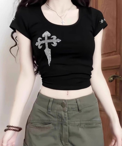 lilful（リルフル）の「【26年春夏新作】ラインストーンUネックスリム半袖Tシャツ（Tシャツ/カットソー・レディース・ブラック/ホワイト・M/S）」の11枚目の写真