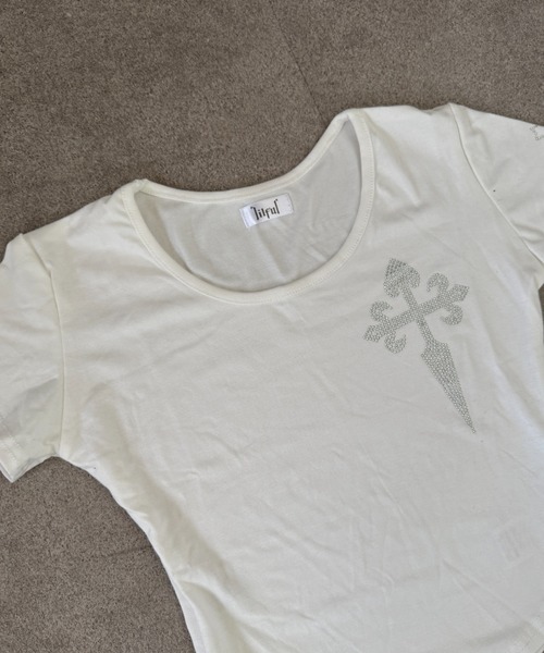 lilful（リルフル）の「【26年春夏新作】ラインストーンUネックスリム半袖Tシャツ（Tシャツ/カットソー・レディース・ブラック/ホワイト・M/S）」の18枚目の写真