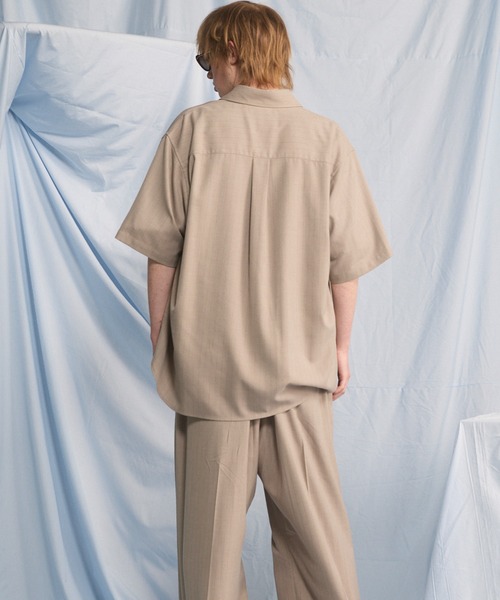 MAISON SPECIAL(メゾンスペシャル)の「《UNISEX》Airy Striped Gabardine Prime-Over Short-sleeved Shirt/エアリーストライプギャバジンプライムオーバーショートスリーブシャツ【MAISON SPECIAL/メゾンスペシャル】■セットアップ対応■(シャツ/ブラウス・メンズ・チャコールグレー/グレイッシュベージュ/ブラック・2/1/0)」の12枚目の写真