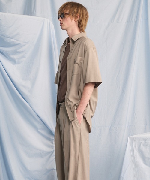 MAISON SPECIAL(メゾンスペシャル)の「《UNISEX》Airy Striped Gabardine Prime-Over Short-sleeved Shirt/エアリーストライプギャバジンプライムオーバーショートスリーブシャツ【MAISON SPECIAL/メゾンスペシャル】■セットアップ対応■(シャツ/ブラウス・メンズ・チャコールグレー/グレイッシュベージュ/ブラック・2/1/0)」の11枚目の写真