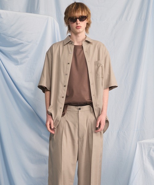 MAISON SPECIAL(メゾンスペシャル)の「《UNISEX》Airy Striped Gabardine Prime-Over Short-sleeved Shirt/エアリーストライプギャバジンプライムオーバーショートスリーブシャツ【MAISON SPECIAL/メゾンスペシャル】■セットアップ対応■(シャツ/ブラウス・メンズ・チャコールグレー/グレイッシュベージュ/ブラック・2/1/0)」の10枚目の写真