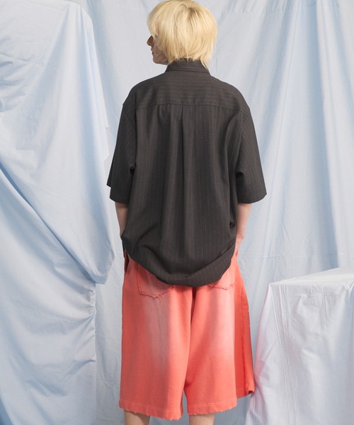 MAISON SPECIAL(メゾンスペシャル)の「《UNISEX》Airy Striped Gabardine Prime-Over Short-sleeved Shirt/エアリーストライプギャバジンプライムオーバーショートスリーブシャツ【MAISON SPECIAL/メゾンスペシャル】■セットアップ対応■(シャツ/ブラウス・メンズ・チャコールグレー/グレイッシュベージュ/ブラック・2/1/0)」の9枚目の写真
