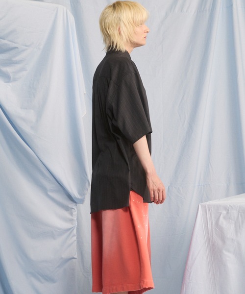 MAISON SPECIAL(メゾンスペシャル)の「《UNISEX》Airy Striped Gabardine Prime-Over Short-sleeved Shirt/エアリーストライプギャバジンプライムオーバーショートスリーブシャツ【MAISON SPECIAL/メゾンスペシャル】■セットアップ対応■(シャツ/ブラウス・メンズ・チャコールグレー/グレイッシュベージュ/ブラック・2/1/0)」の8枚目の写真