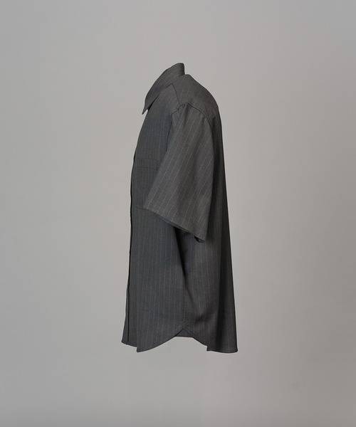 MAISON SPECIAL(メゾンスペシャル)の「《UNISEX》Airy Striped Gabardine Prime-Over Short-sleeved Shirt/エアリーストライプギャバジンプライムオーバーショートスリーブシャツ【MAISON SPECIAL/メゾンスペシャル】■セットアップ対応■(シャツ/ブラウス・メンズ・チャコールグレー/グレイッシュベージュ/ブラック・2/1/0)」の19枚目の写真