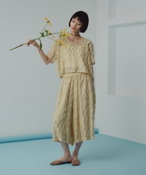 W:Huku(フーク)の「【W:Huku / コットンフリンジジャガード】Vネック 半袖 トップス ハーフスリーブ / Cotton Fringe Jacquard V-Neck Top(シャツ/ブラウス・レディース・イエロー系その他/ブラック/ホワイト・FREE)」の4枚目の写真