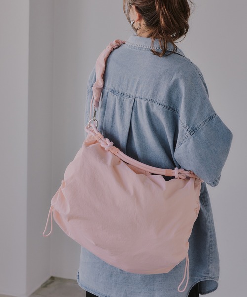 210nouve（トゥージュヌーブ）の「コード ストラップ カラー ショルダーバッグ（ショルダーバッグ・レディース・イエロー/ピンク/ブラック/グレー・FREE）」の5枚目の写真
