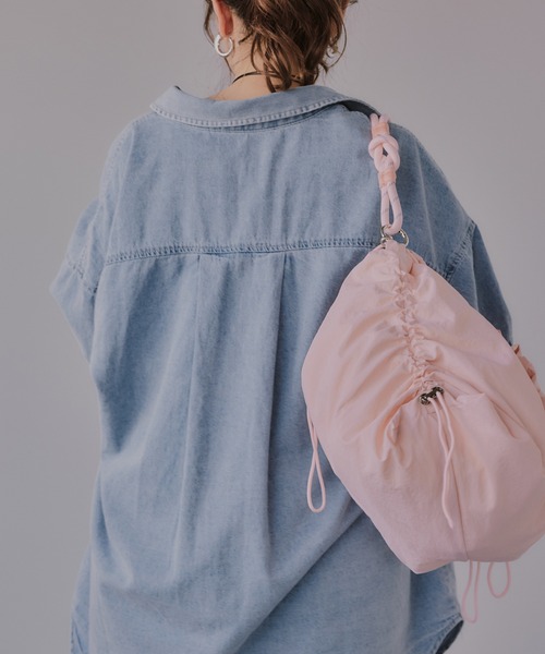 210nouve（トゥージュヌーブ）の「コード ストラップ カラー ショルダーバッグ（ショルダーバッグ・レディース・イエロー/ピンク/ブラック/グレー・FREE）」の6枚目の写真