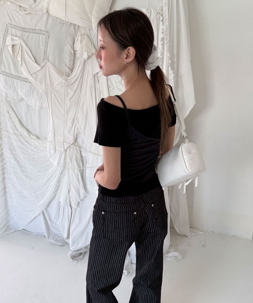 4INT.（フォイント）の「配色 アシンメトリー キャミソール クロップド 半袖 Tシャツ 2ピースセット（Tシャツ/カットソー・レディース・チャコール/ブラック/ホワイト・FREE）」の9枚目の写真