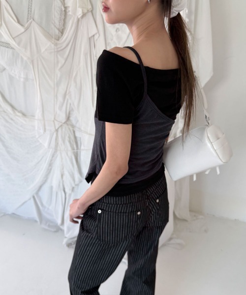 4INT.（フォイント）の「配色 アシンメトリー キャミソール クロップド 半袖 Tシャツ 2ピースセット（Tシャツ/カットソー・レディース・チャコール/ブラック/ホワイト・FREE）」の11枚目の写真