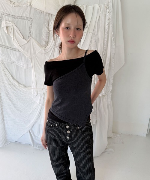 4INT.（フォイント）の「配色 アシンメトリー キャミソール クロップド 半袖 Tシャツ 2ピースセット（Tシャツ/カットソー・レディース・チャコール/ブラック/ホワイト・FREE）」の12枚目の写真