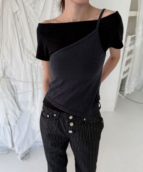 4INT.（フォイント）の「配色 アシンメトリー キャミソール クロップド 半袖 Tシャツ 2ピースセット（Tシャツ/カットソー・レディース・チャコール/ブラック/ホワイト・FREE）」の14枚目の写真
