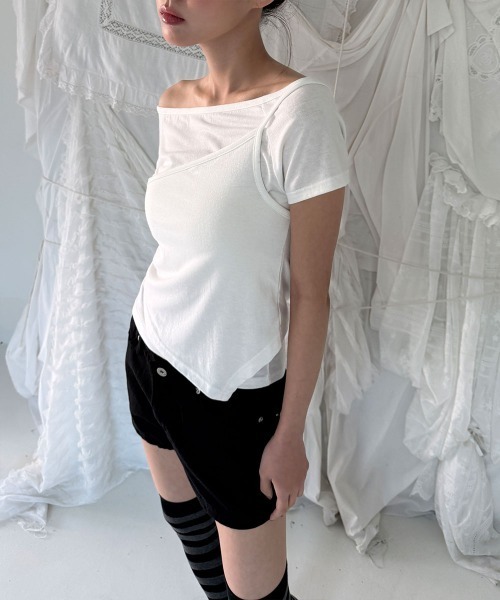 4INT.（フォイント）の「配色 アシンメトリー キャミソール クロップド 半袖 Tシャツ 2ピースセット（Tシャツ/カットソー・レディース・チャコール/ブラック/ホワイト・FREE）」の21枚目の写真