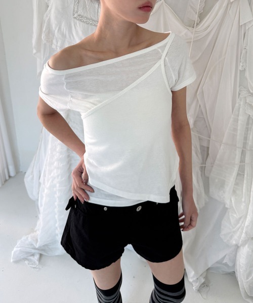 4INT.（フォイント）の「配色 アシンメトリー キャミソール クロップド 半袖 Tシャツ 2ピースセット（Tシャツ/カットソー・レディース・チャコール/ブラック/ホワイト・FREE）」の22枚目の写真