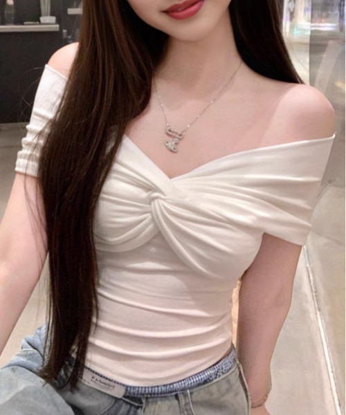 NoBelle(ノベル)の「フロントリボン風トップス クラシカルエルフカットソーオフショルダー(Tシャツ/カットソー・レディース・ホワイト/ブラウン/グレー/ブラック・FREE)」の2枚目の写真