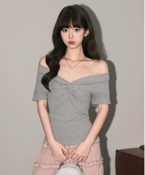 NoBelle(ノベル)の「フロントリボン風トップス クラシカルエルフカットソーオフショルダー(Tシャツ/カットソー・レディース・ホワイト/ブラウン/グレー/ブラック・FREE)」の5枚目の写真