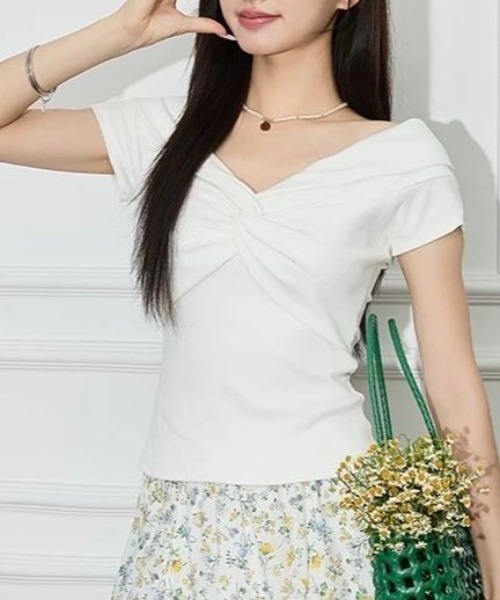 NoBelle(ノベル)の「フロントリボン風トップス クラシカルエルフカットソーオフショルダー(Tシャツ/カットソー・レディース・ホワイト/ブラウン/グレー/ブラック・FREE)」の7枚目の写真