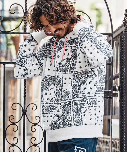 felkod(フィルコッド)の「mpa4150- Bandana Print Scuba Hoodie パーカー(F26A020)(パーカー・メンズ・ホワイト×ブラック/ブラック×ホワイト/ネイビー×ホワイト・S/M/L)」の1枚目の写真