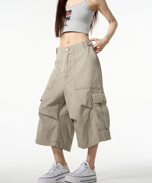 Ritzy(リッツィー)の「カーゴハーフパンツ ルーズ 7 分丈デザイン(カーゴパンツ・レディース・カーキ・M)」の2枚目の写真