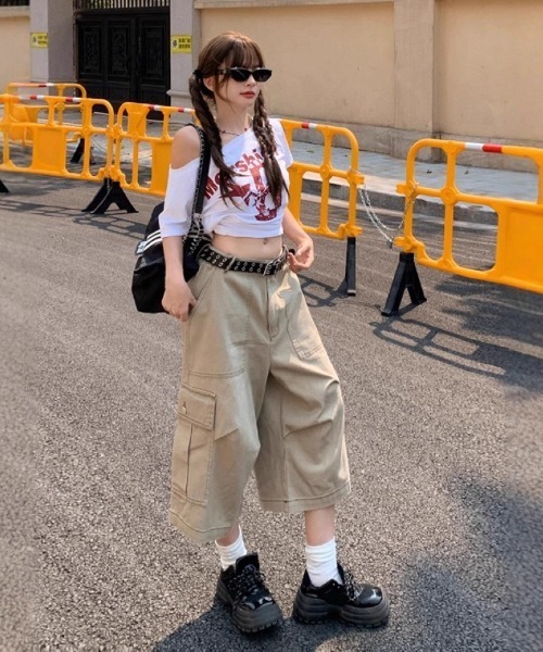 Ritzy(リッツィー)の「カーゴハーフパンツ ルーズ 7 分丈デザイン(カーゴパンツ・レディース・カーキ・M)」の9枚目の写真