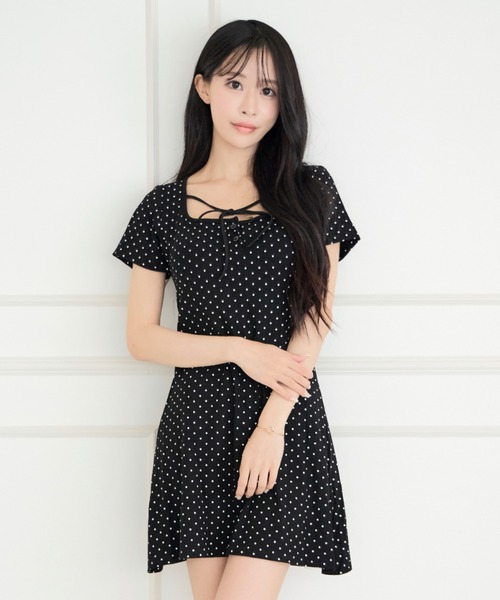 ALLuRing ChaRm(アリュリングチャーム)の「【カップ付き】Round Neck Ribbon Dot Mini Dress / ラウンドネックリボンドットミニワンピース(ワンピース・レディース・ホワイト/ブラック/ネイビー・FREE)」の2枚目の写真