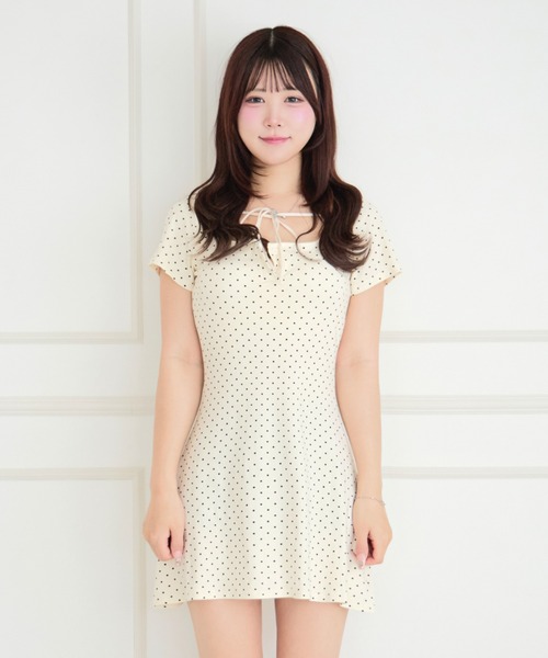 ALLuRing ChaRm(アリュリングチャーム)の「【カップ付き】Round Neck Ribbon Dot Mini Dress / ラウンドネックリボンドットミニワンピース(ワンピース・レディース・ホワイト/ブラック/ネイビー・FREE)」の4枚目の写真