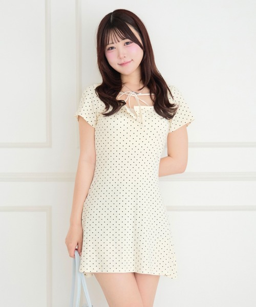 ALLuRing ChaRm(アリュリングチャーム)の「【カップ付き】Round Neck Ribbon Dot Mini Dress / ラウンドネックリボンドットミニワンピース(ワンピース・レディース・ホワイト/ブラック/ネイビー・FREE)」の6枚目の写真