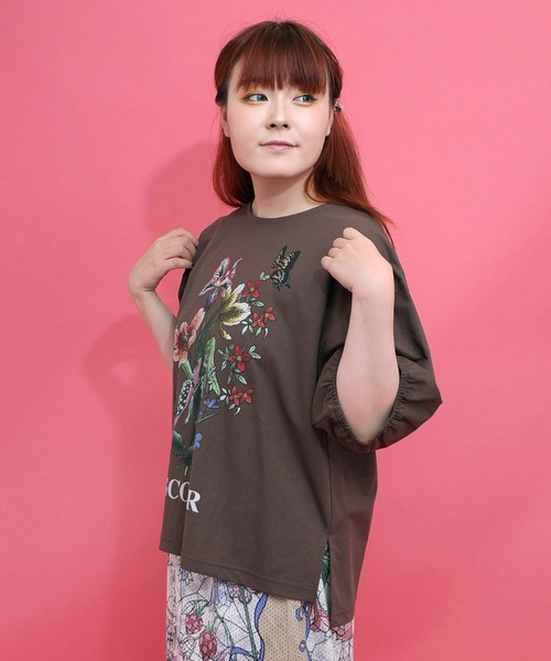 ScoLar(スカラー)の「162703:熱帯花柄 袖ギャザー入りTシャツ(Tシャツ/カットソー・レディース・ブラック/レッド/ブラウン/オフホワイト・M)」の17枚目の写真