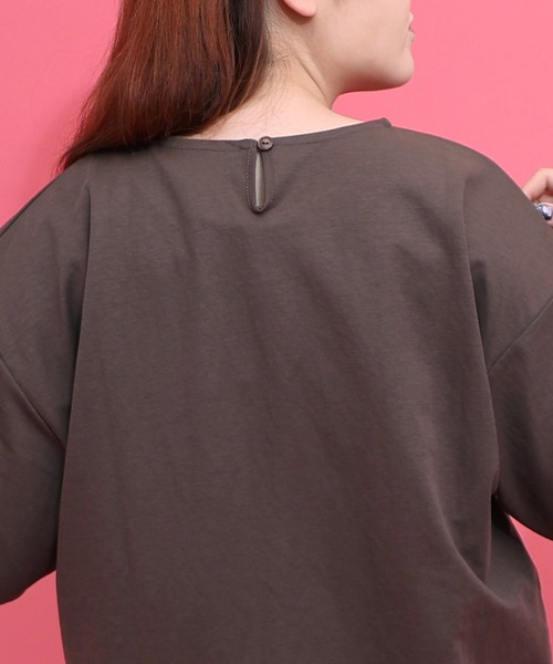 ScoLar(スカラー)の「162703:熱帯花柄 袖ギャザー入りTシャツ(Tシャツ/カットソー・レディース・ブラック/レッド/ブラウン/オフホワイト・M)」の20枚目の写真