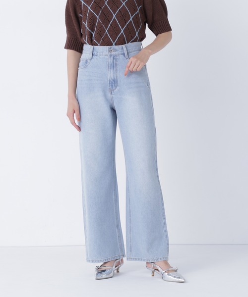 NATURAL BEAUTY BASIC(ナチュラルビューティーベーシック)の「ワイドストレートデニムパンツ(デニムパンツ・レディース・ブラック/ブルー/ライトブルー・X-SMALL/SMALL/MEDIUM/LARGE)」の2枚目の写真
