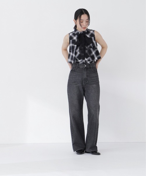 NATURAL BEAUTY BASIC(ナチュラルビューティーベーシック)の「ワイドストレートデニムパンツ(デニムパンツ・レディース・ブラック/ブルー/ライトブルー・X-SMALL/SMALL/MEDIUM/LARGE)」の8枚目の写真