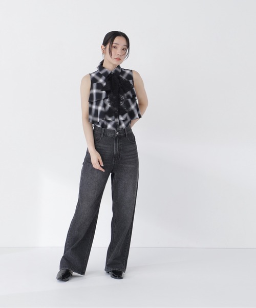 NATURAL BEAUTY BASIC(ナチュラルビューティーベーシック)の「ワイドストレートデニムパンツ(デニムパンツ・レディース・ブラック/ブルー/ライトブルー・X-SMALL/SMALL/MEDIUM/LARGE)」の13枚目の写真