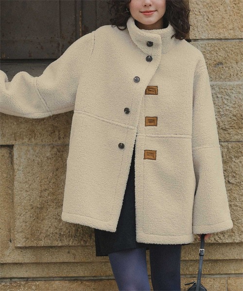 titivate（ティティベイト）の「リバーシブルフェイクボアムートンコート（ムートンコート・レディース・ライトベージュ/ダークブラウン/キャメル・L/M）」の5枚目の写真