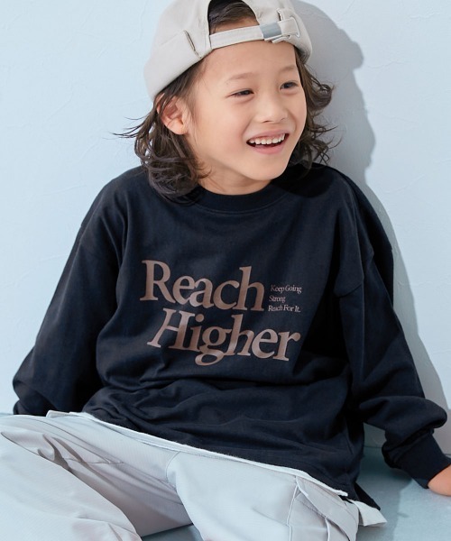 devirock(デビロック)の「綿100% デビラボ BIGシルエット プリント袖リブ 長袖Tシャツ(Tシャツ/カットソー・キッズ・ブラウン系/ブラック系6/ブラック系7/ベージュ系1/ブラック系1/ブラック系3/ブルー系2/ブラック系5/ブルー系4/グレー系1/グレー系3/グレー系4/ブラック系8/グレー系2/ベージュ系2/ブルー系3/グリーン系/ブラック系2/ブルー系1/ブラック系4・160cm/140cm/150cm/130cm/120cm/100cm/110cm/90cm)」の3枚目の写真