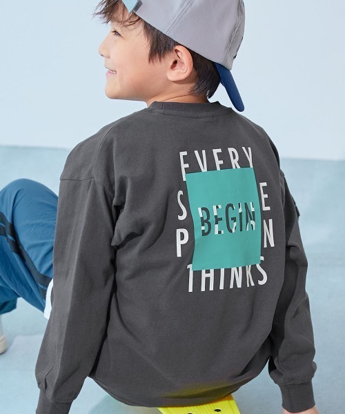 devirock(デビロック)の「綿100% デビラボ BIGシルエット プリント袖リブ 長袖Tシャツ(Tシャツ/カットソー・キッズ・ブラウン系/ブラック系6/ブラック系7/ベージュ系1/ブラック系1/ブラック系3/ブルー系2/ブラック系5/ブルー系4/グレー系1/グレー系3/グレー系4/ブラック系8/グレー系2/ベージュ系2/ブルー系3/グリーン系/ブラック系2/ブルー系1/ブラック系4・160cm/140cm/150cm/130cm/120cm/100cm/110cm/90cm)」の4枚目の写真