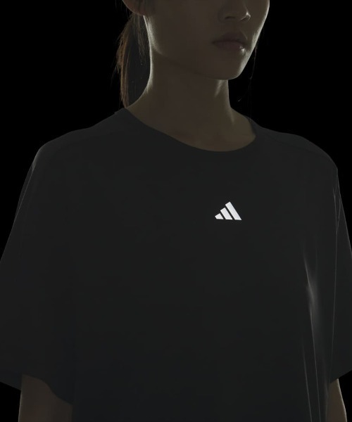 adidas(アディダス)の「アディダス adidas トレーニング エッセンシャルズ プラス ルーズフィット ミッドレギュラー レングス 半袖Tシャツ(Tシャツ/カットソー・レディース・スモークピンク/ブラック・M/XL/L)」の11枚目の写真