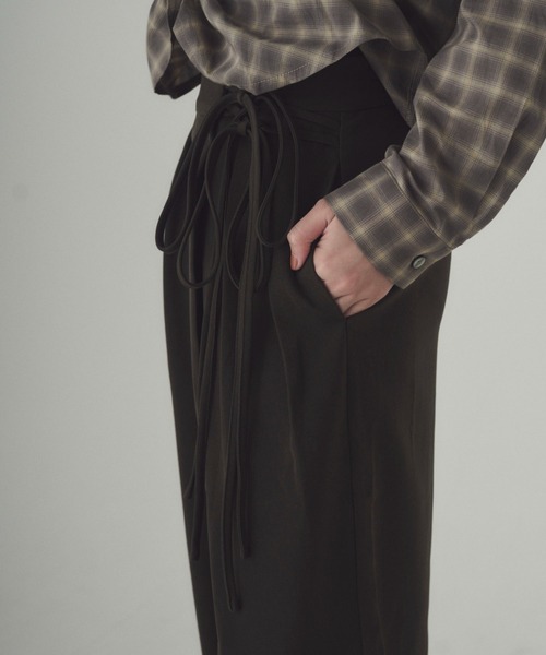 SOYEN(ソイエン)の「アシンメトリーラップパンツ(スラックス・レディース・ブラウン/ブラック・S/M)」の22枚目の写真
