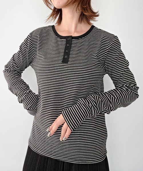 styiro（スタイロ）の「【8色展開】前後2WAY ヘンリーネック細ボーダーロンT 26AW新作 秋服 冬服 レイヤード 紅葉 お出かけ（Tシャツ/カットソー・レディース・イエロー/ピンク/オートミール/ブラウン/チャコールグレー/ホワイト/ネイビー/ブラック・FREE）」の21枚目の写真