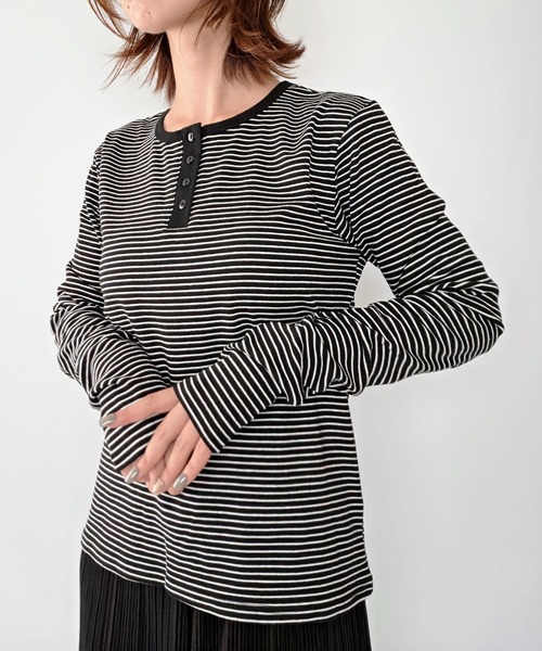 styiro（スタイロ）の「【8色展開】前後2WAY ヘンリーネック細ボーダーロンT 26AW新作 秋服 冬服 レイヤード 紅葉 お出かけ（Tシャツ/カットソー・レディース・イエロー/ピンク/オートミール/ブラウン/チャコールグレー/ホワイト/ネイビー/ブラック・FREE）」の22枚目の写真